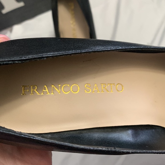 Franco Sarto Black and Gold Buckle w Fringe 3.5 inch heels Size 9 Leather Upper - Picture 2 of 2